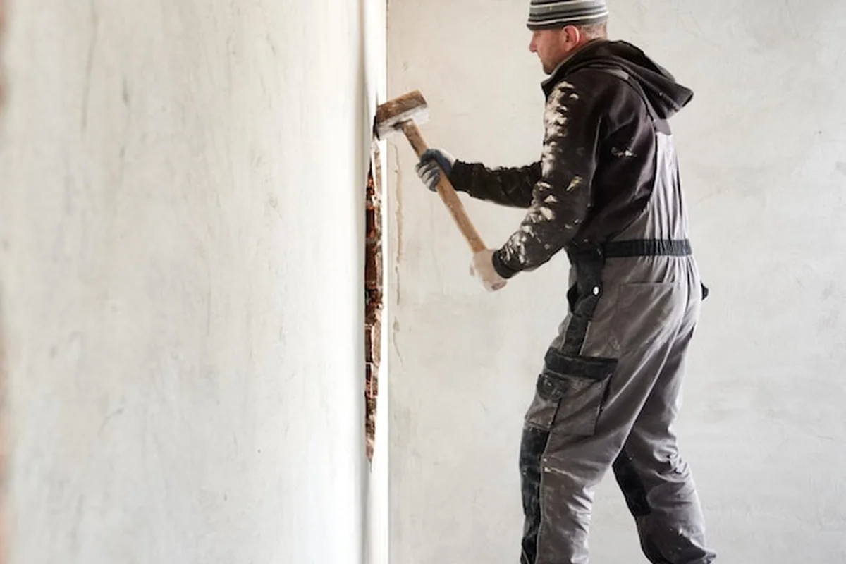 Jak gruntować ściany przed malowaniem? Czym i jak nakładać grunt?