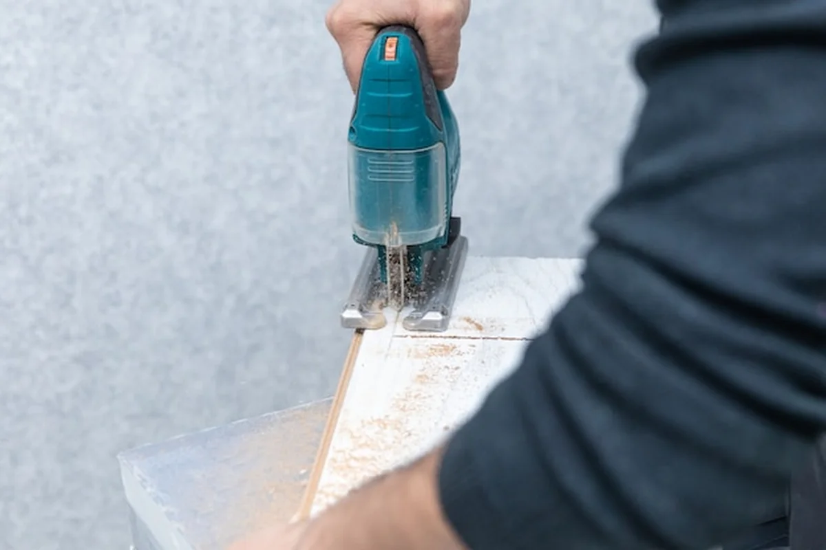 Jak wiercić w płytkach ceramicznych lub gresach? – poradnik